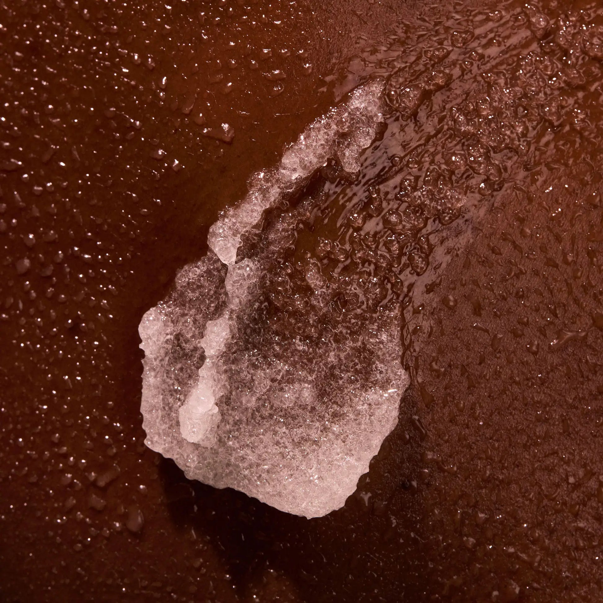 the-glow-getter-multi-oil-body-scrub-j7 NATR-40028-Alt-Image-TheGlowGetterMulti-OilBodyScrub-08.webp
