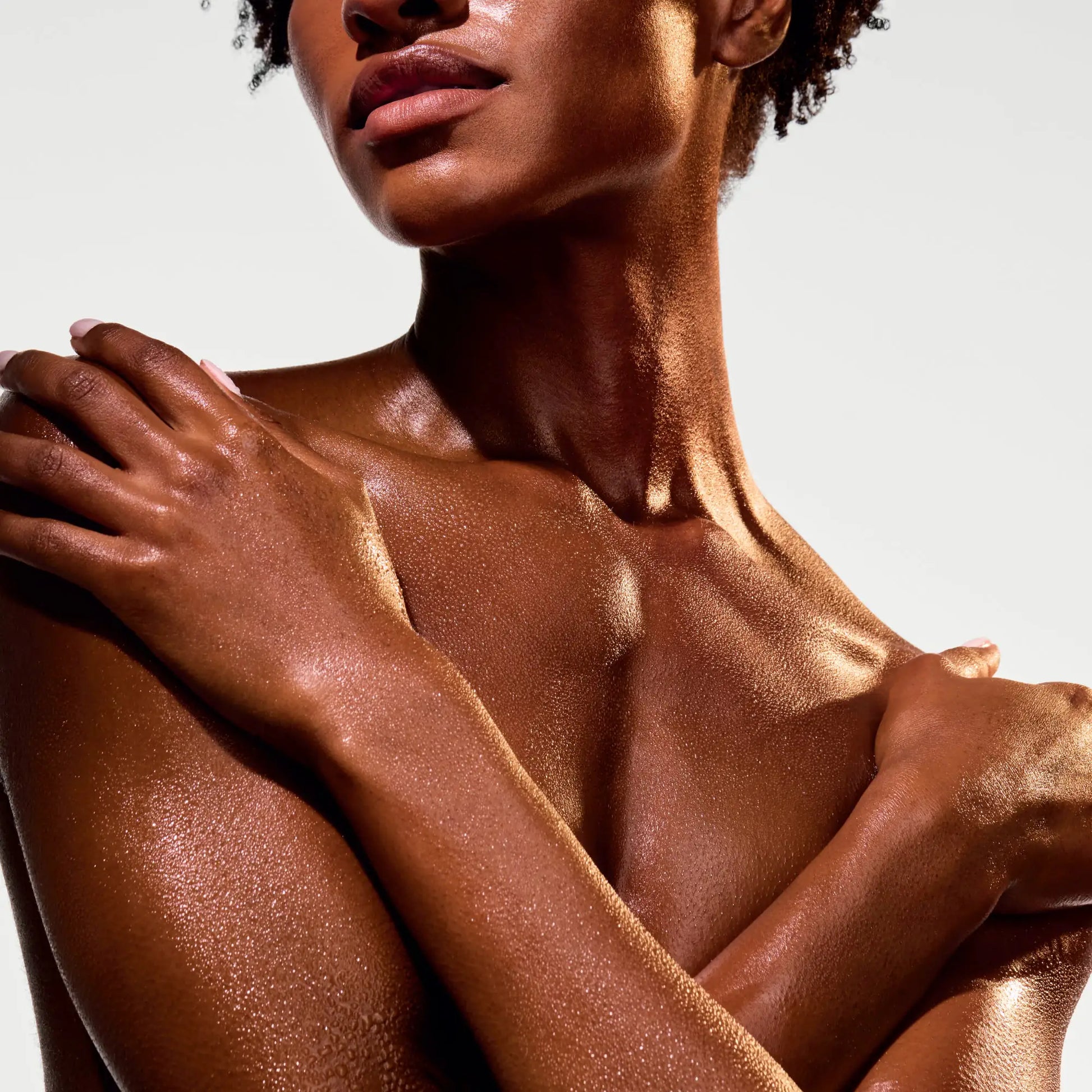 the-glow-getter-multi-oil-body-scrub-j7 NATR-40028-Alt-Image-The_Glow_Getter_Multi-Oil_Body_Scrub-06_1.webp